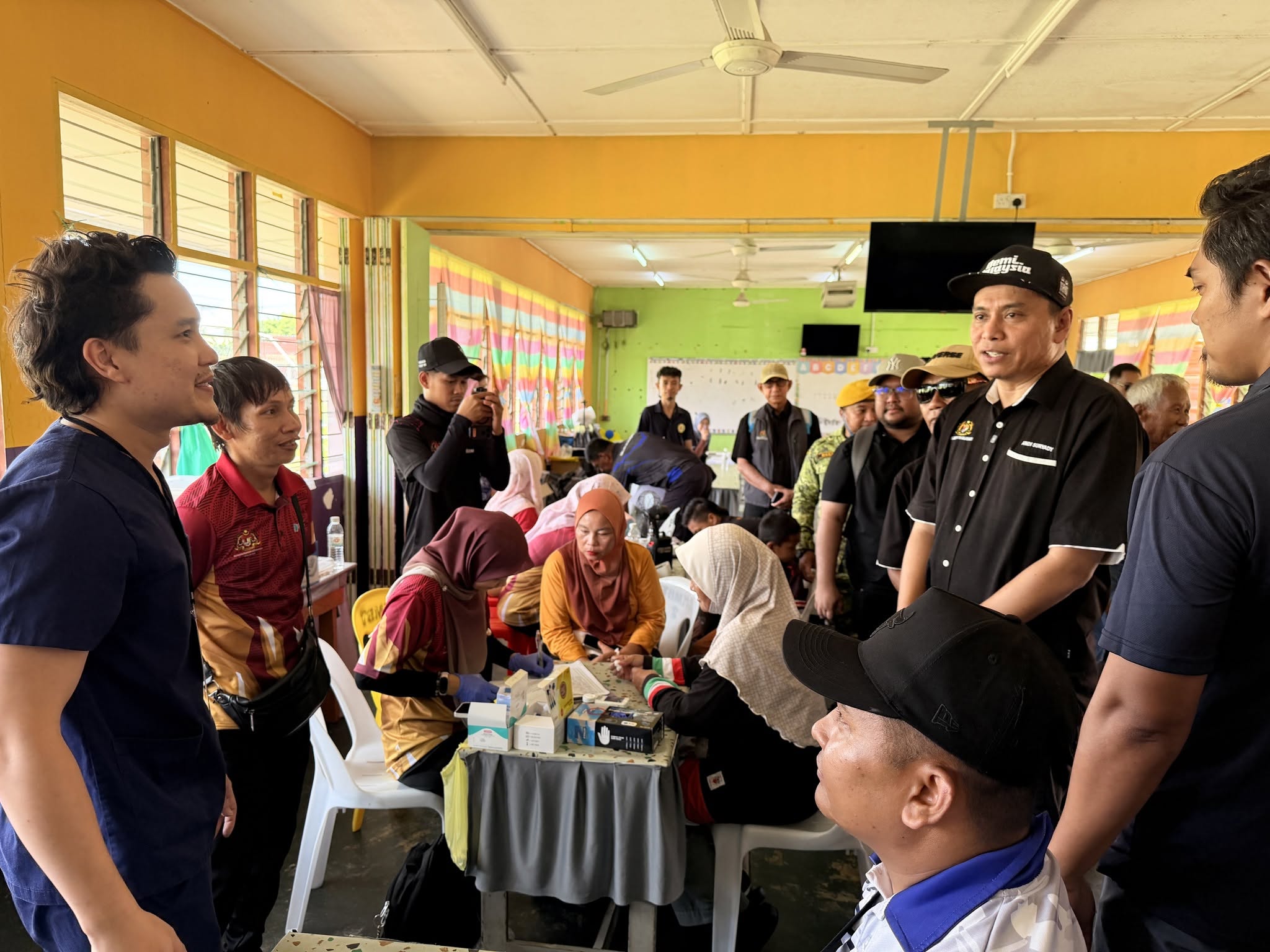 Andi Suryady tinjau keperluan rakyat dalam Jelajah Rakyat Siri Ke-9