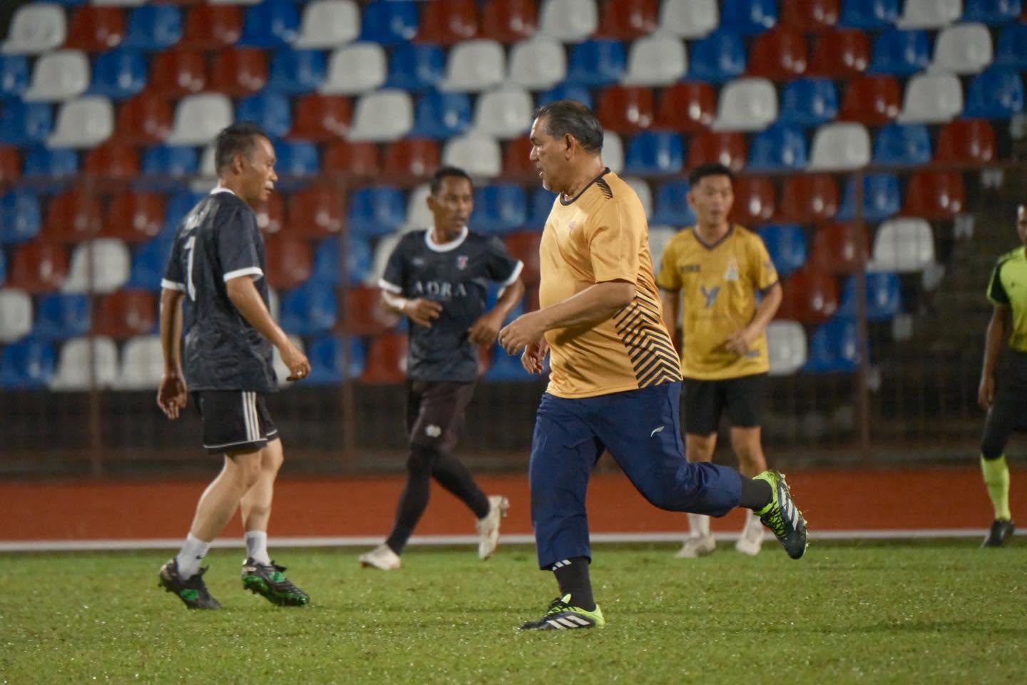 Nizam turun padang dalam aksi persahabatan KBSK bersama MUST